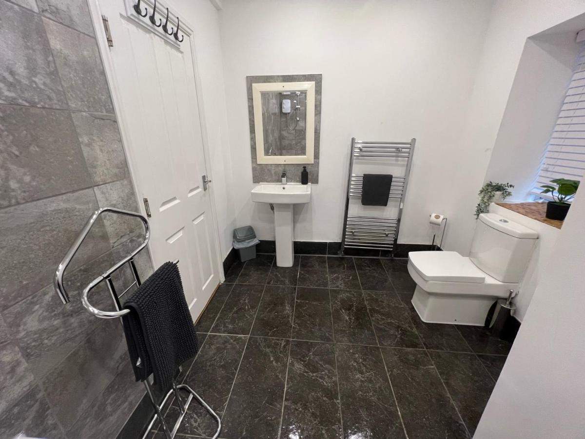 Spacious Ground Floor Suite Comfortably Sleeps Up To Eight Halifax Exteriör bild