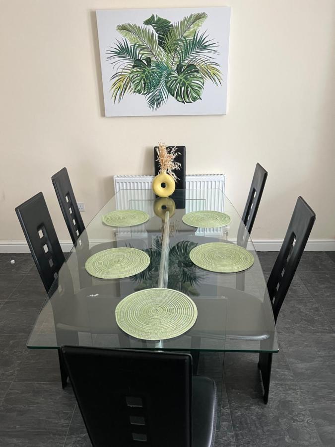 Spacious Ground Floor Suite Comfortably Sleeps Up To Eight Halifax Exteriör bild